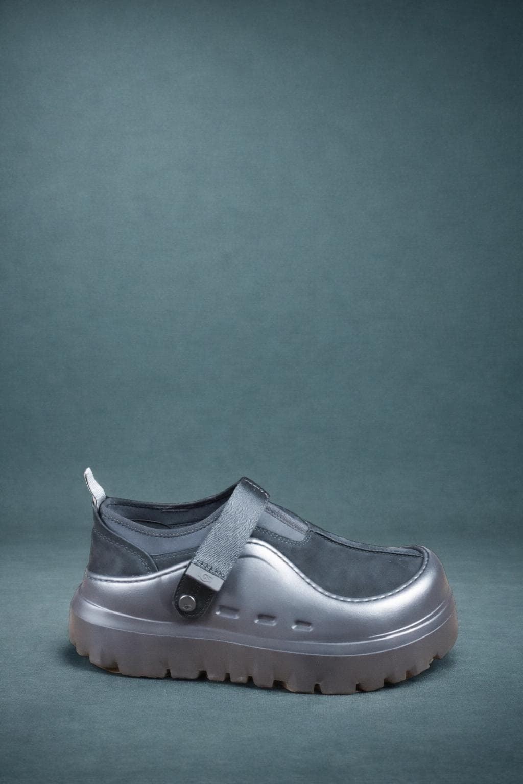 Portrait Drop seller-ready image output of a black shoe